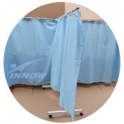 Medical screen, washable, telescopic, wheeled, three-panel – P806/3 – INNOW