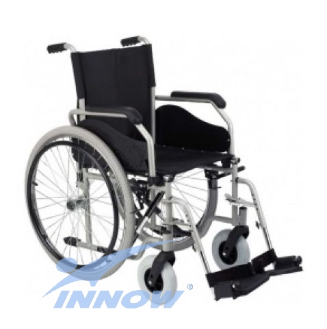 Wózek inwalidzki, pneumatyczne koła, uchylne boczki, podnóżki odchylane – W650 MBP – INNOW
