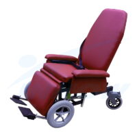 F301 TRAPER – Fotel rehabilitacyjny, geriatryczny (dla seniora), pielęgnacyjny z hydraulicznym odchylaniem siedziska