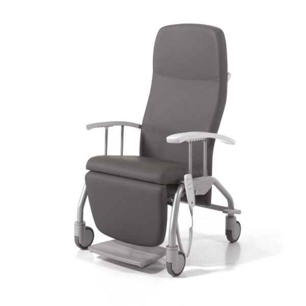 Fotel pielęgnacyjny Mauro E-move z 4 kołami o średnicy 125 mm