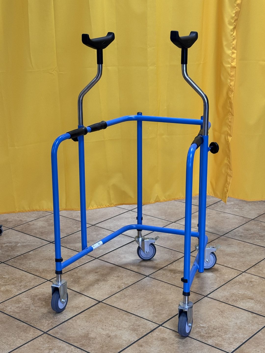 T623 [ORWS] – Balkonik 4-kołowy podpachowy